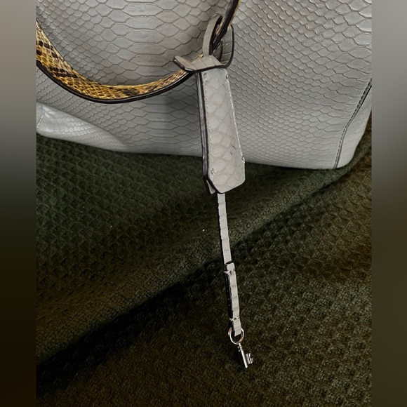 *AS IS* Guess | Grey Purse With Snake Skin Print Accents - Picture 4 of 17